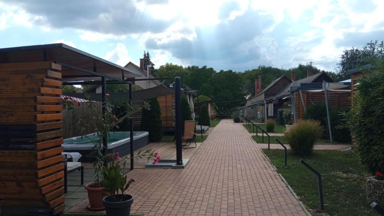 Green Corner Wellness Püspökladány Exterior foto